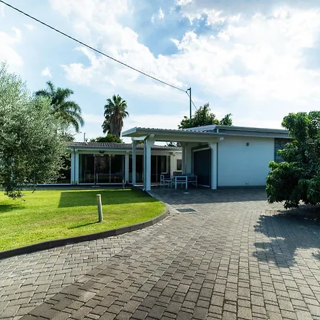 Tropical House San Leonardello