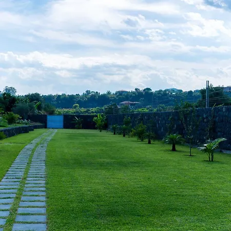 Tropical House * San Leonardello