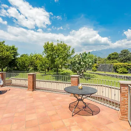 Tropical House * San Leonardello