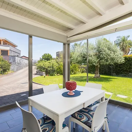 Holiday home Tropical House *